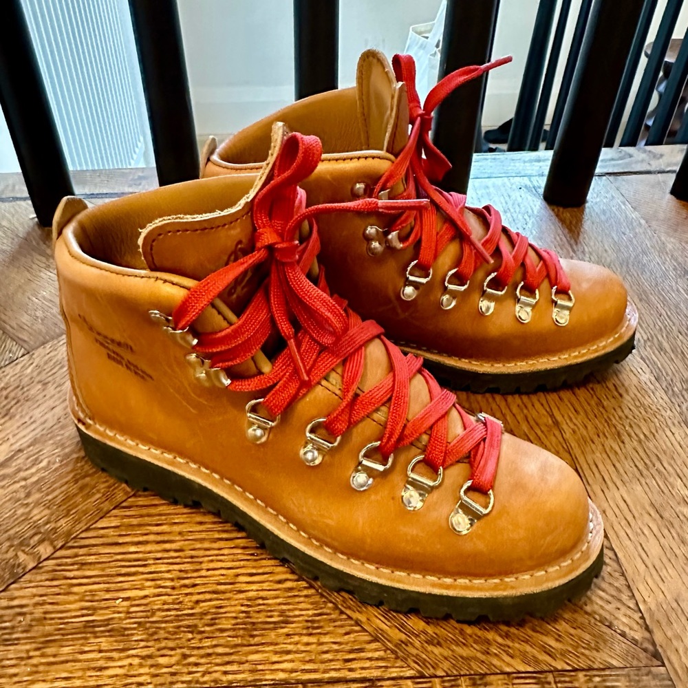 Danner Mountain Light Hiking Boots (Womens)